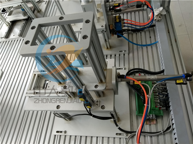 产业机器人与智能视觉体系利用实训拆卸,机器人实训台，小工料单位