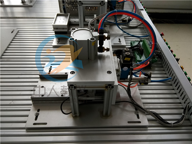 产业机器人与智能视觉体系利用实训拆卸,机器人实训台，加工单位